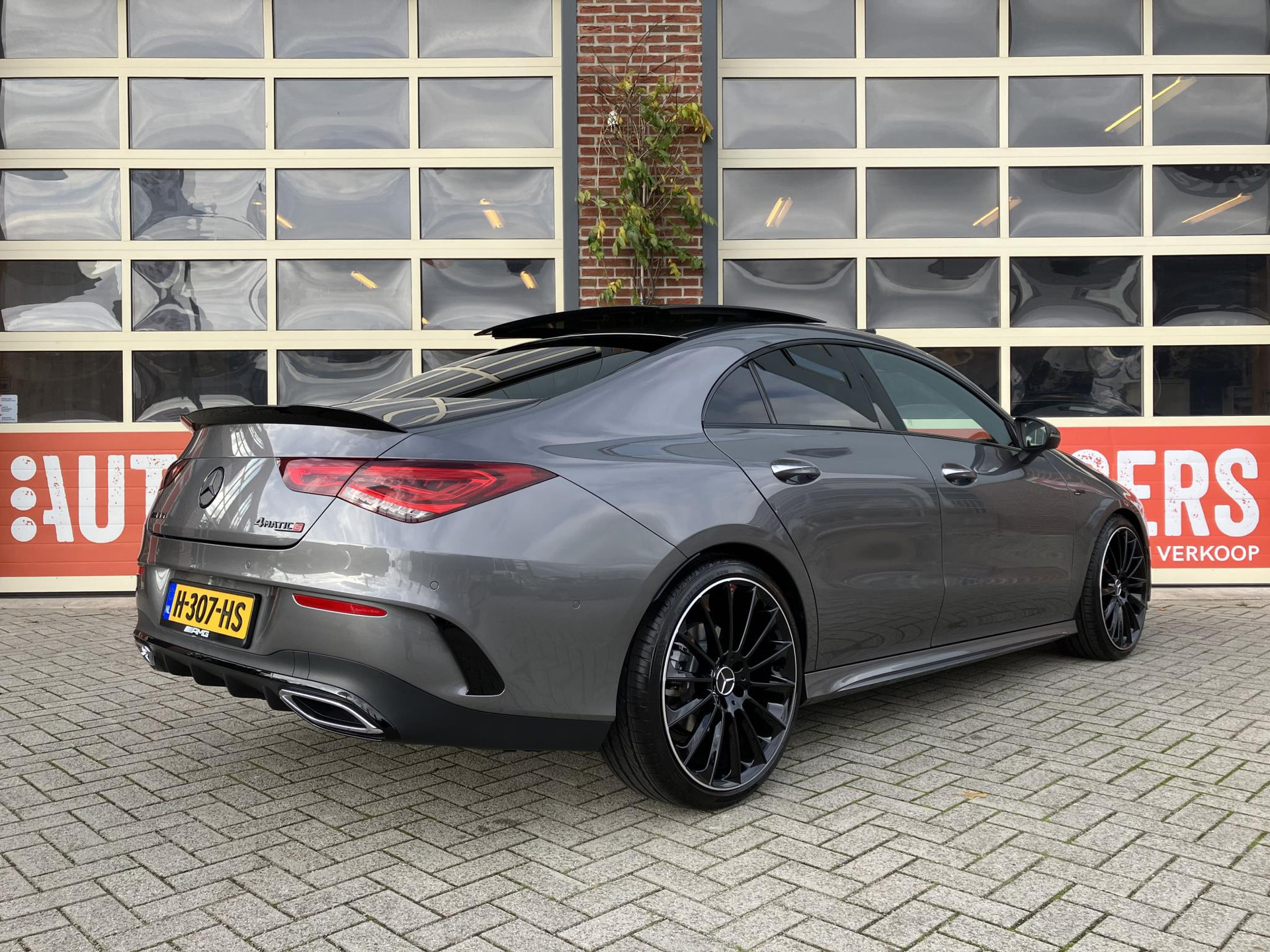 35997762-3.jpg